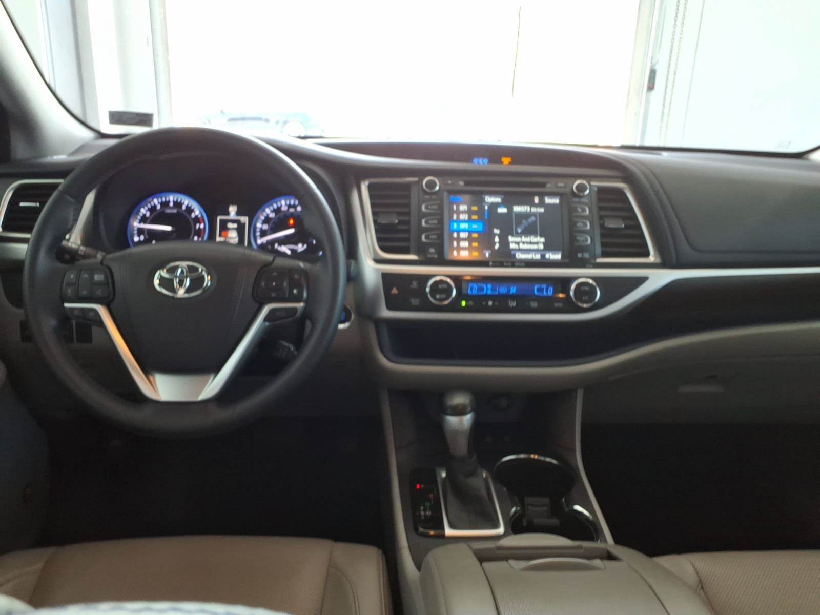 Used 2016 Toyota Highlander Limited w/ Driver Technology Package AWD/4WD image 16
