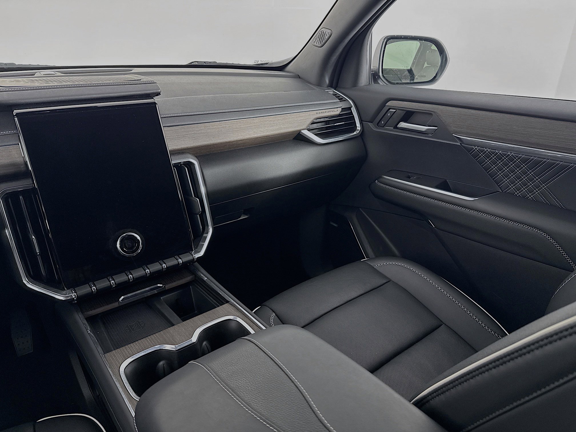 Used 2024 GMC Acadia Denali image 25