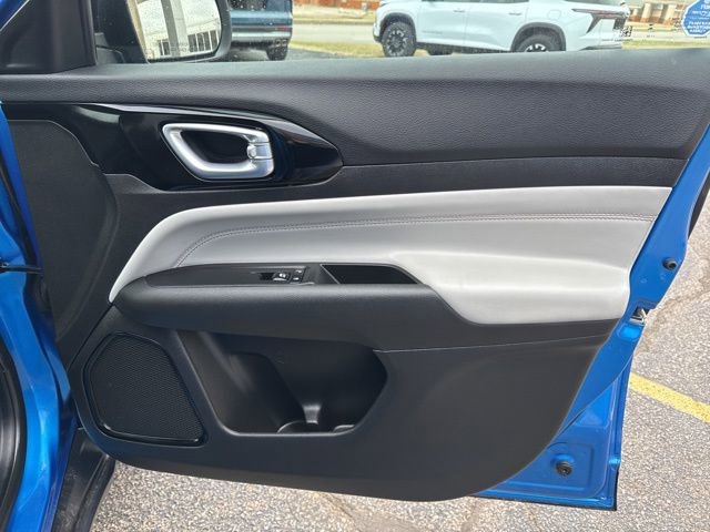 Used 2024 Jeep Compass Limited image 16