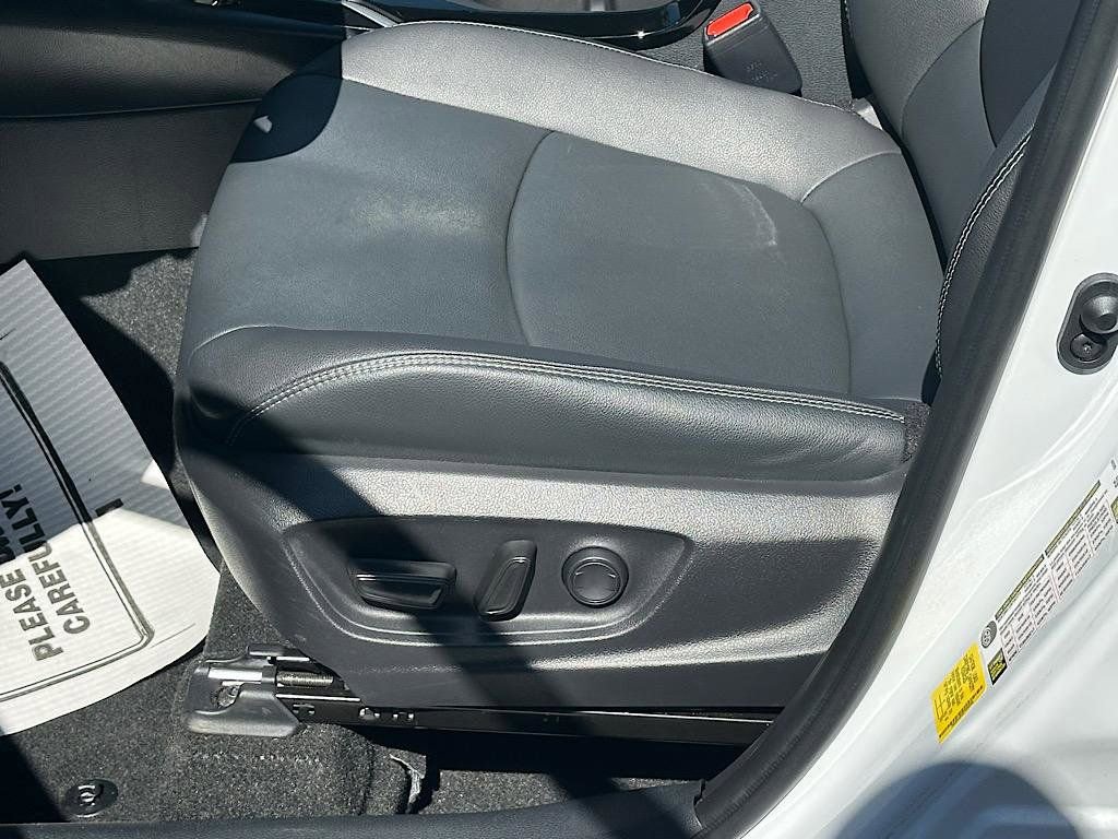 Certified 2023 Toyota Corolla Cross XLE image 14