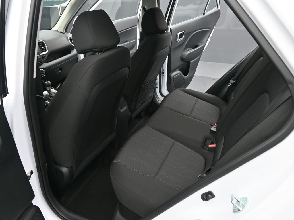 Certified 2025 Hyundai Venue SE image 14