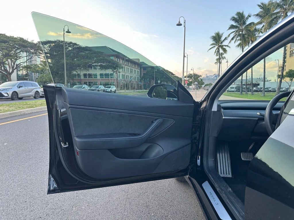 Used 2019 Tesla Model 3 Standard Range image 13