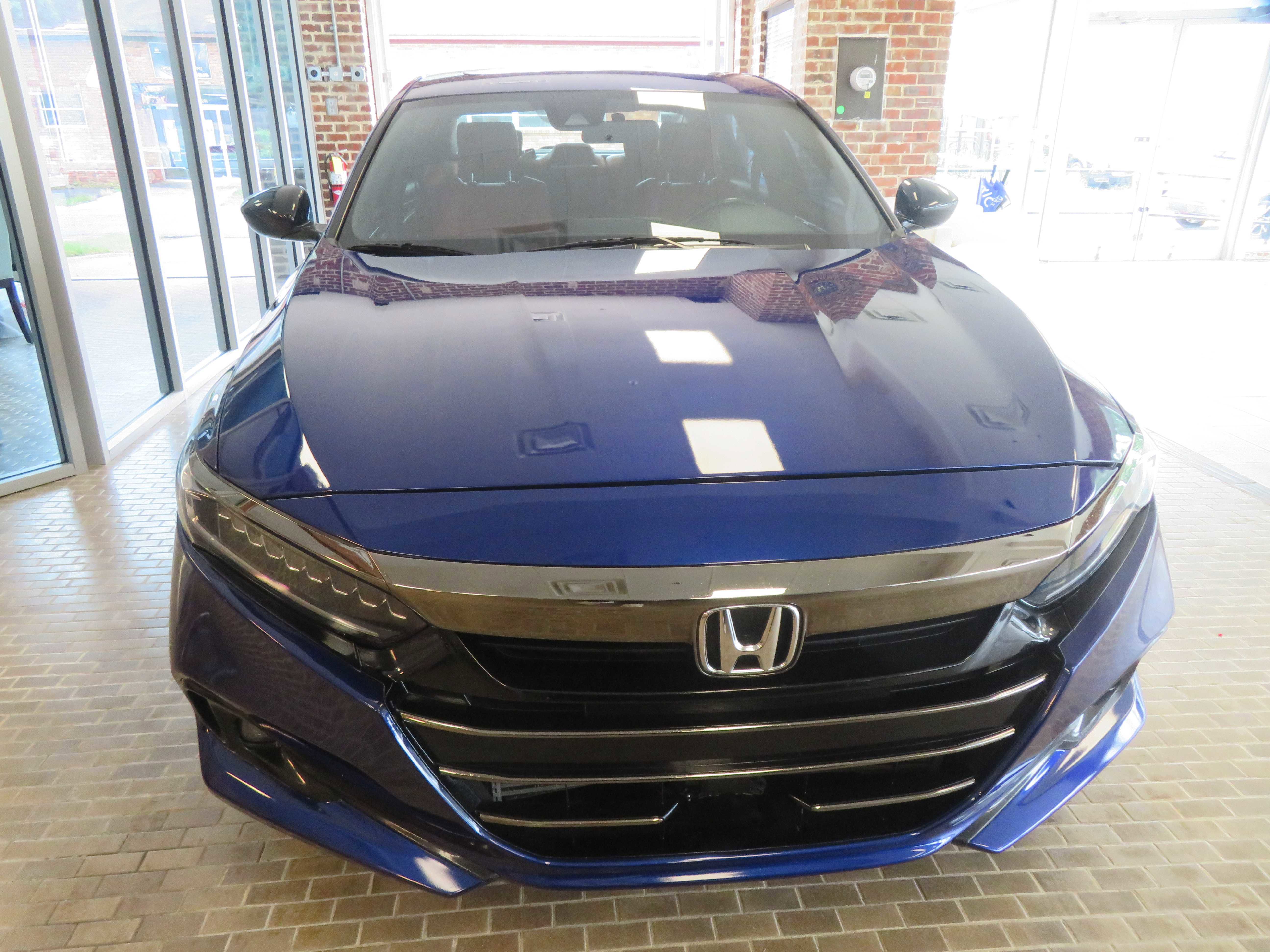 Used 2021 Honda Accord Sport image 2