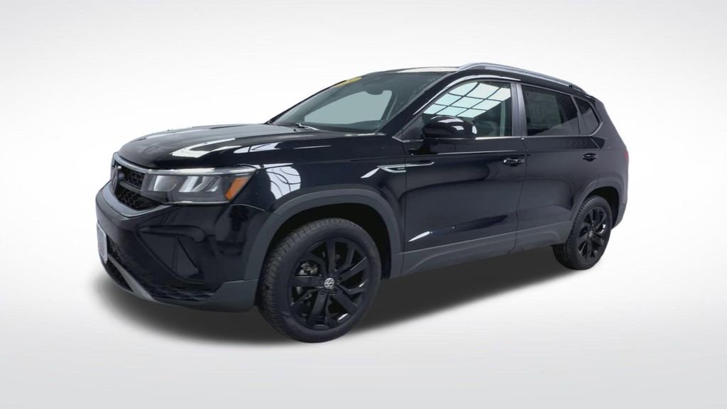 Used 2024 Volkswagen Taos SE image 4