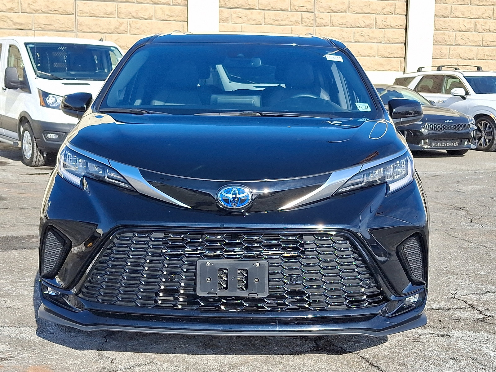 Used 2024 Toyota Sienna XSE w/ XSE Plus Package image 2