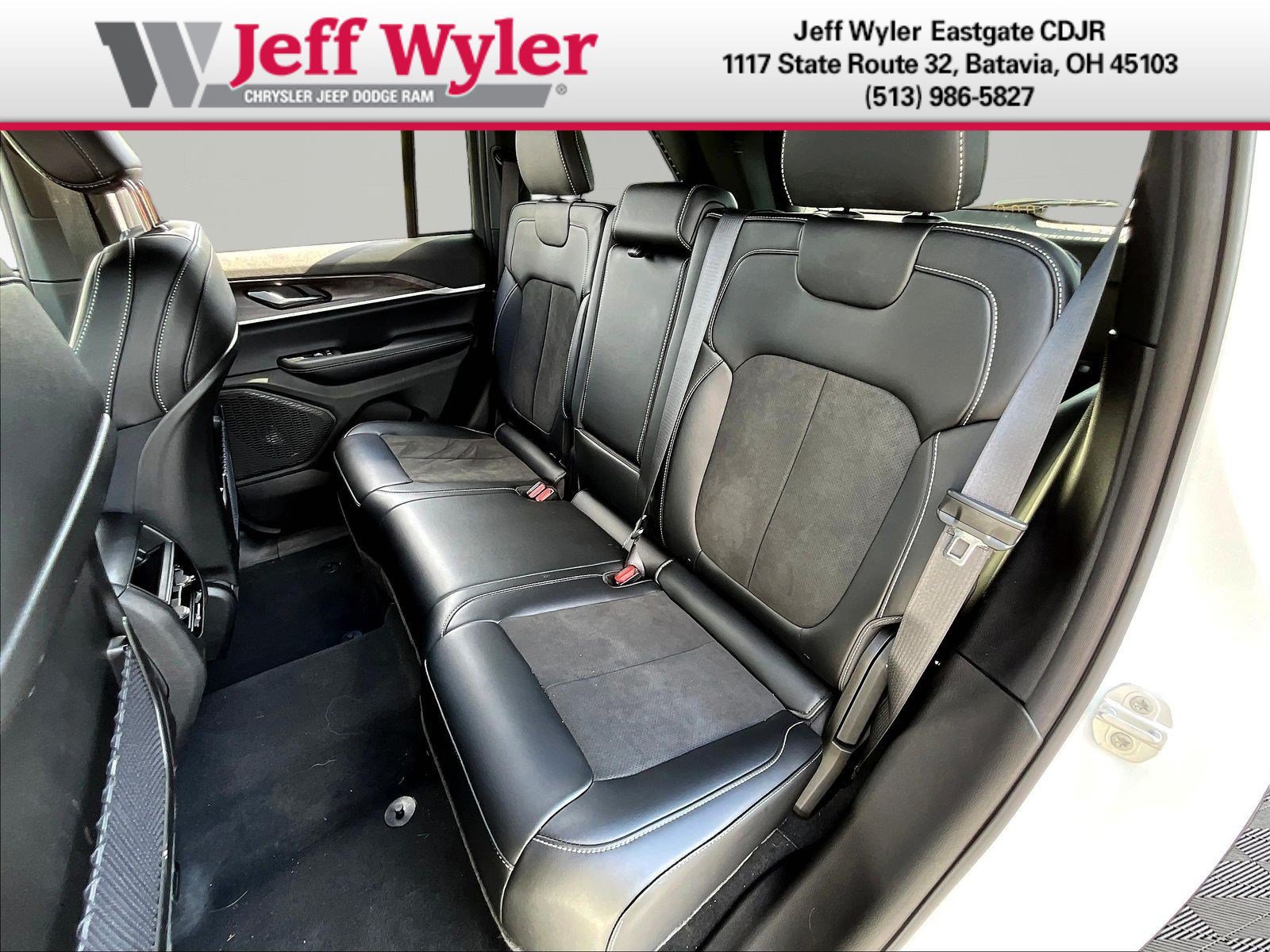 New 2026 Jeep Grand Cherokee Altitude AWD/4WD image 18