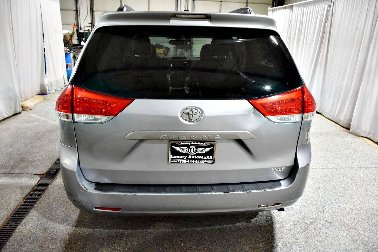 Used 2012 Toyota Sienna XLE FWD image 29