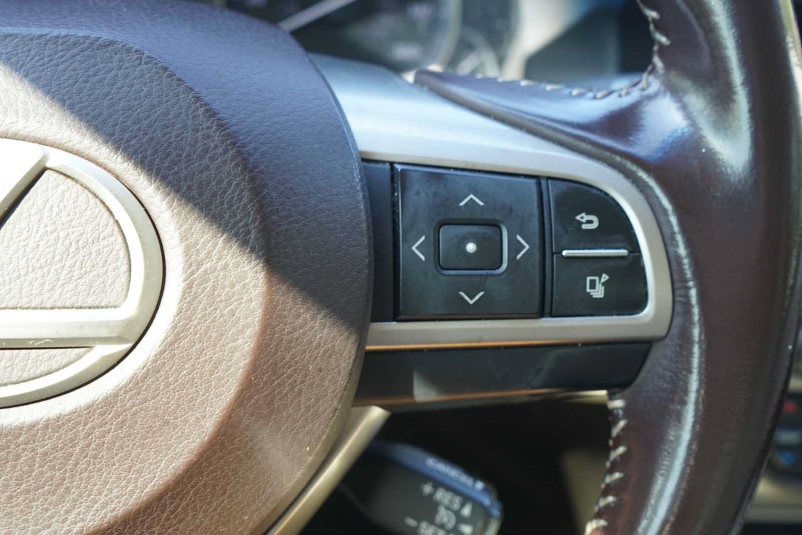 Used 2016 Lexus ES 300h w/ Premium Package w/Wood Trim FWD image 14