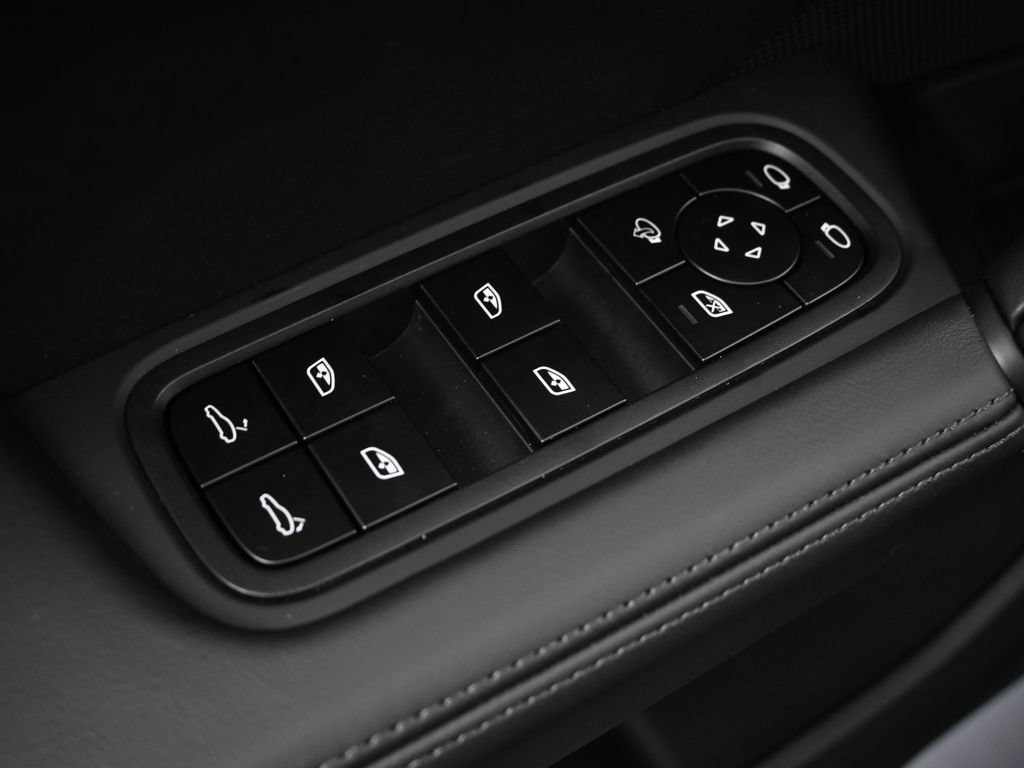 Used 2026 Porsche Cayenne GTS AWD/4WD image 19