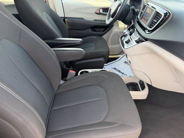 Used 2023 Chrysler Voyager LX FWD image 12