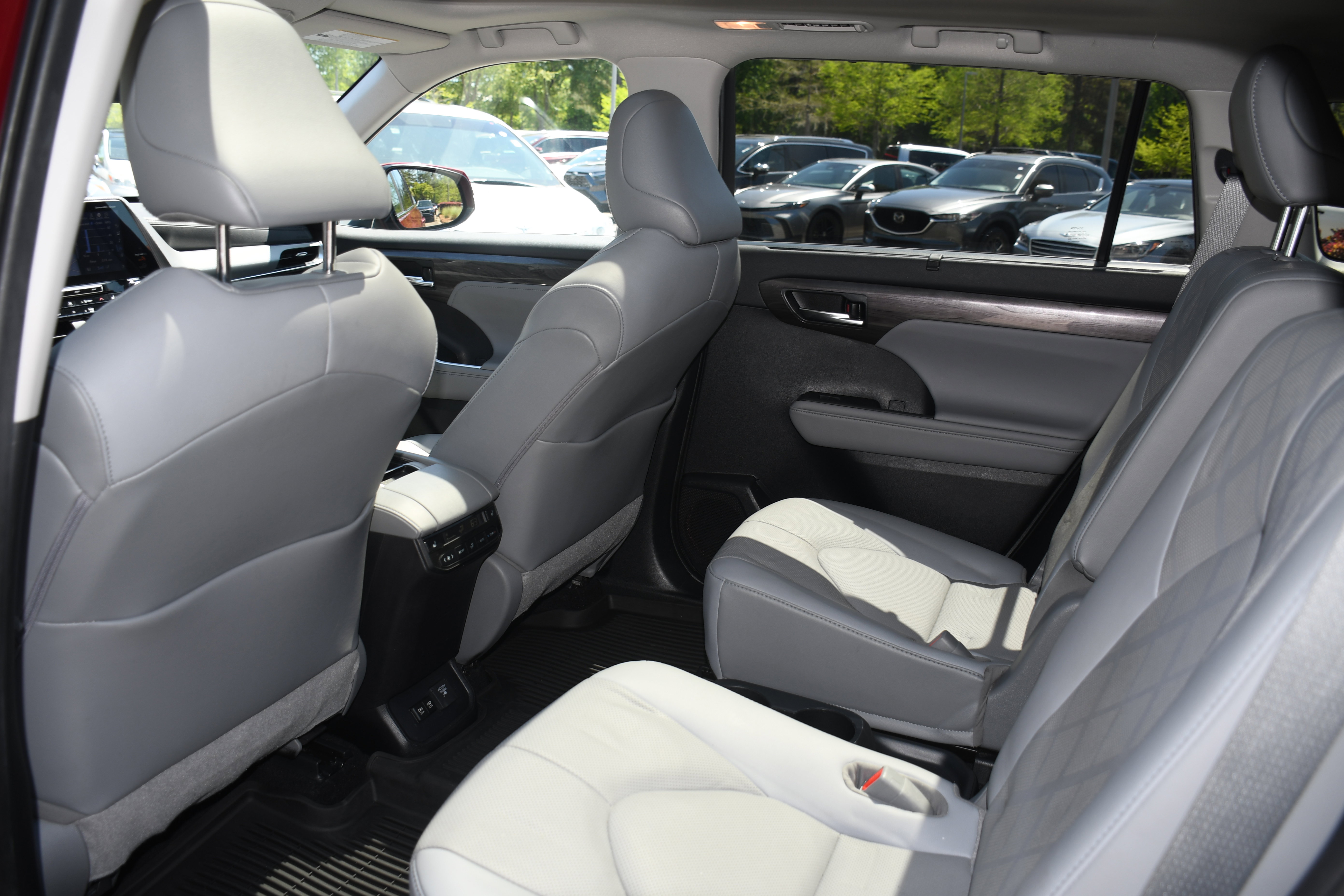 Used 2021 Toyota Highlander Platinum image 17
