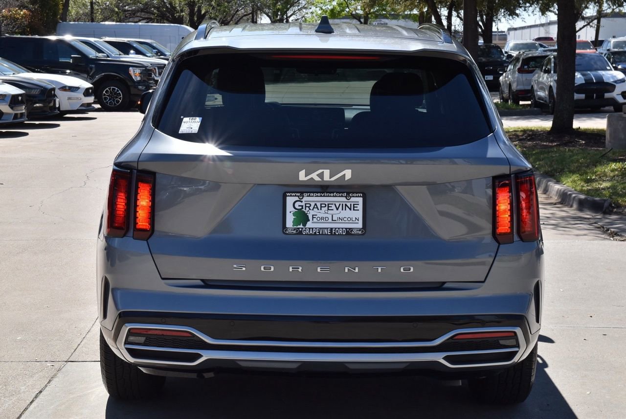 Used 2022 Kia Sorento EX image 9