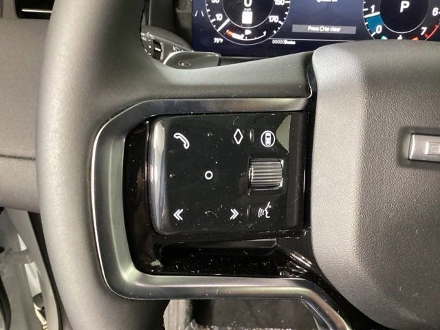 Used 2025 Land Rover Discovery Sport S image 22