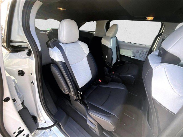 Used 2026 Toyota Sienna XSE FWD image 26