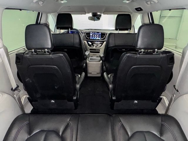 Used 2024 Chrysler Pacifica Touring-L FWD image 7