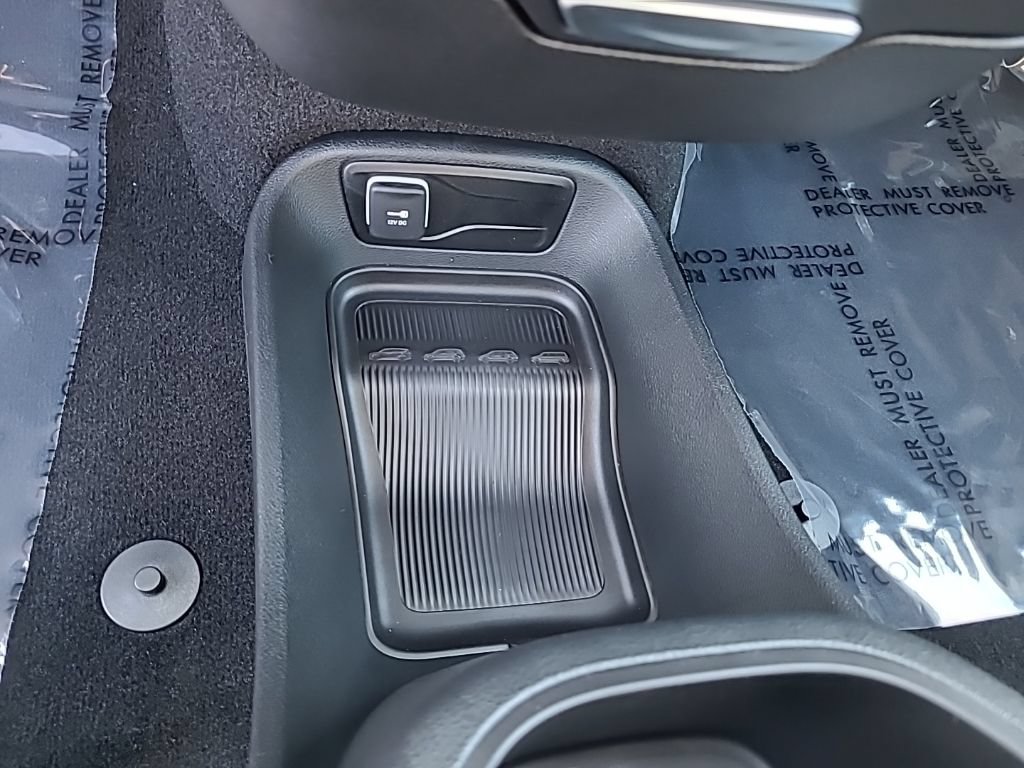 New 2025 Chrysler Pacifica Select FWD image 28