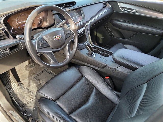 Used 2017 Cadillac XT5 Luxury w/ Driver Awareness Package image 7