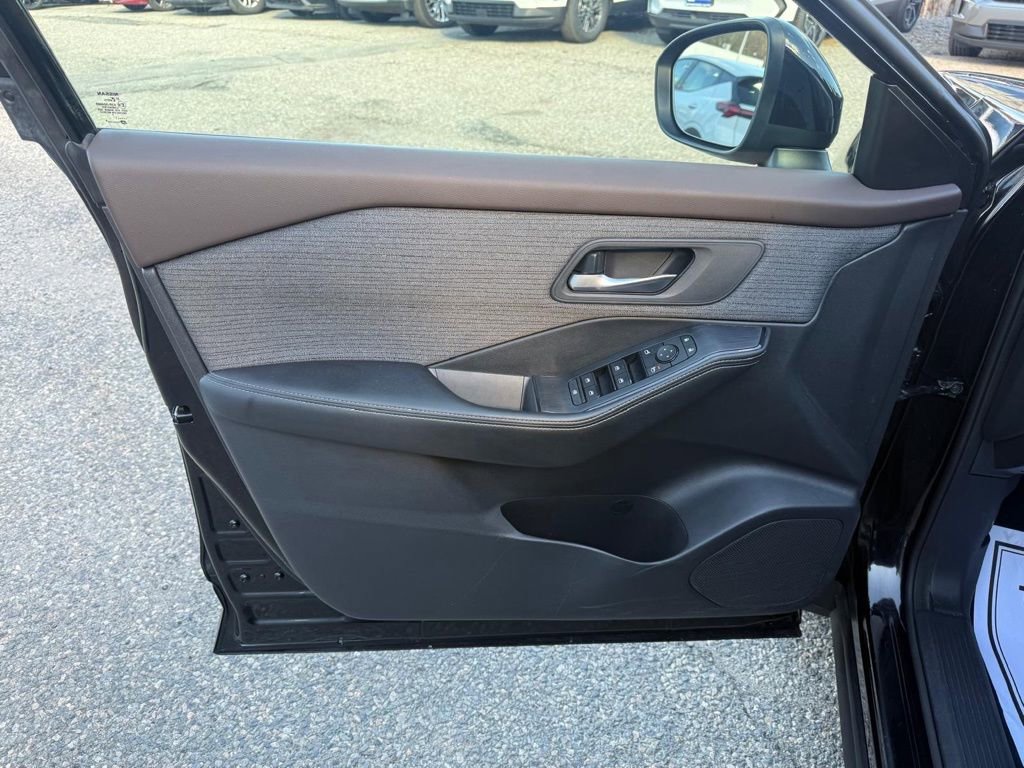 Used 2021 Nissan Rogue SV AWD/4WD image 8