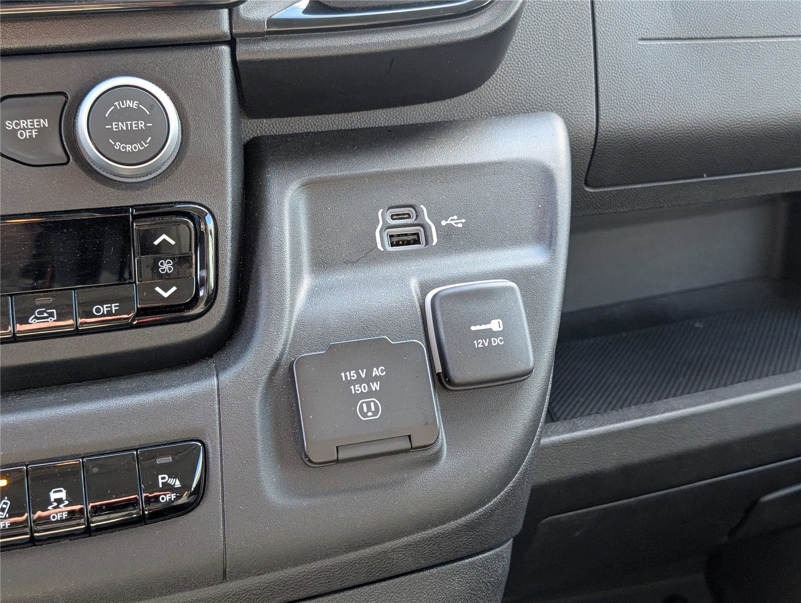 Used 2025 RAM ProMaster 1500 w/ Premium Convenience Group image 24