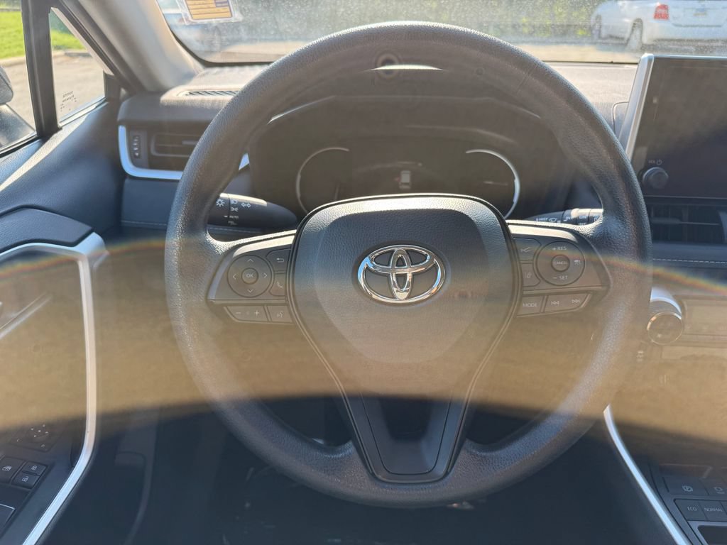 Used 2025 Toyota RAV4 XLE FWD image 18