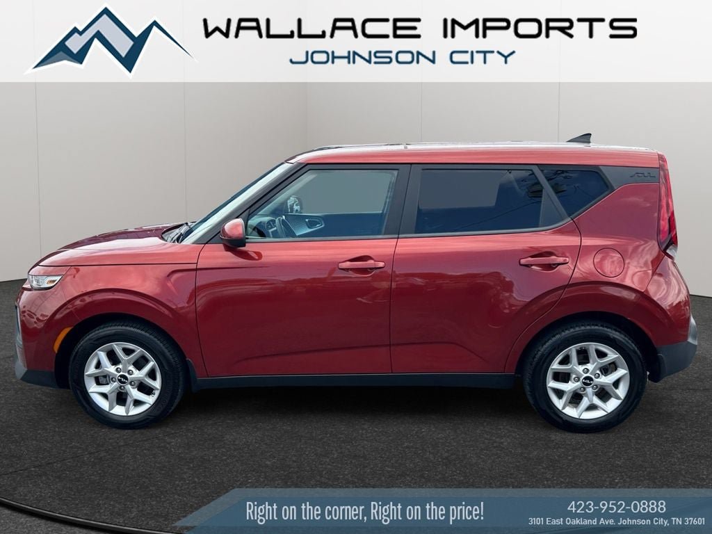 Used 2022 Kia Soul LX w/ Technology Package FWD image 1