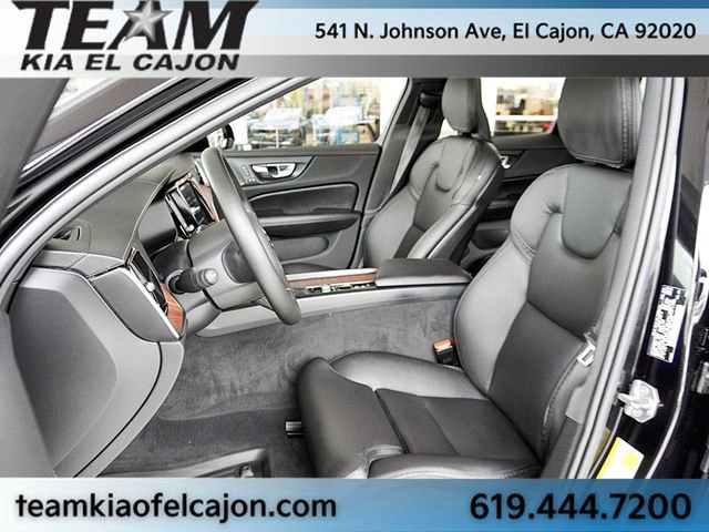 Used 2020 Volvo V60 T5 Cross Country image 16