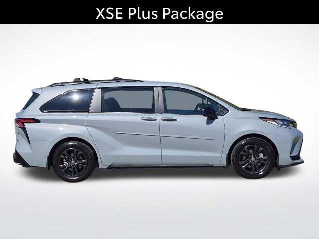 Certified 2025 Toyota Sienna XSE w/ XSE Plus Package AWD/4WD image 4