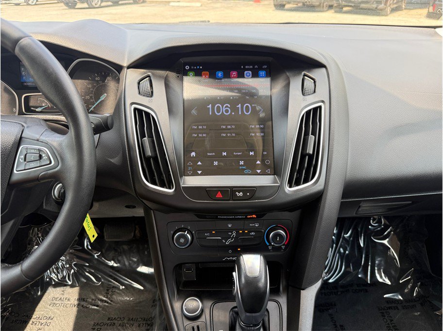 Used 2016 Ford Focus SE w/ Equipment Group 201A FWD image 11