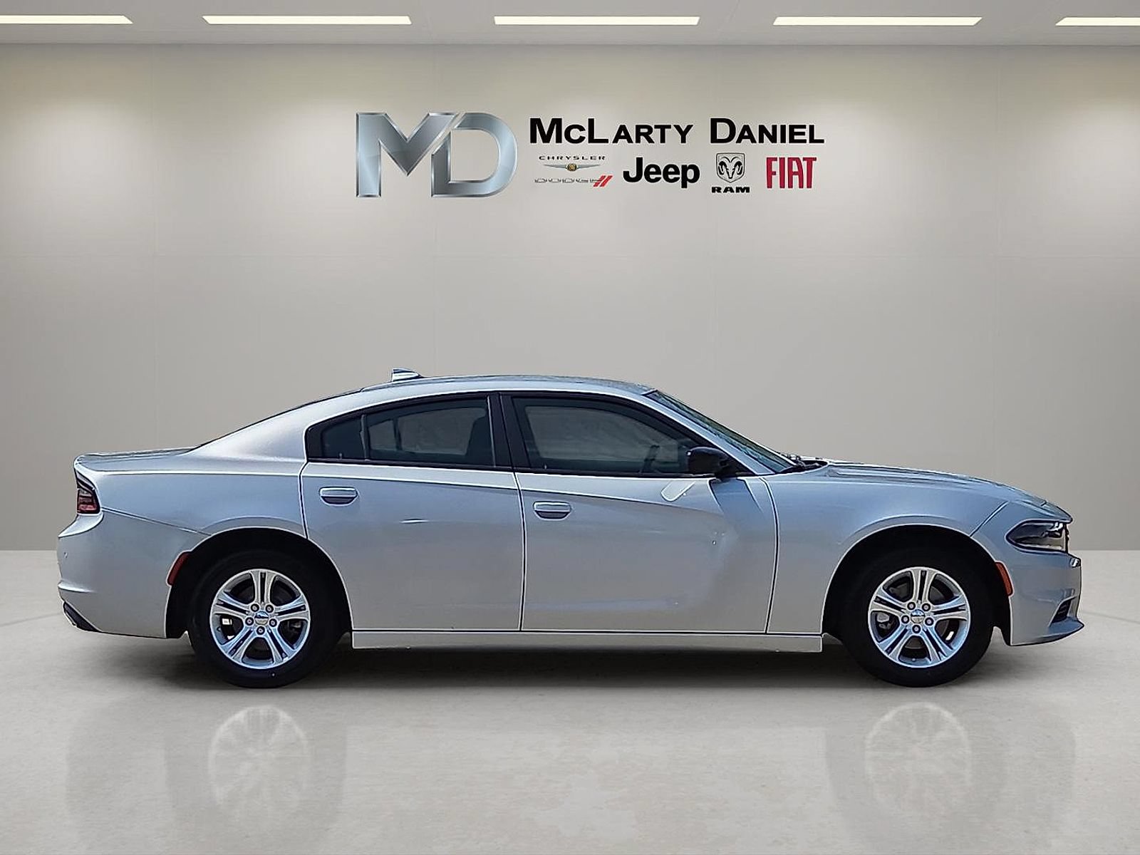 Used 2023 Dodge Charger SXT RWD image 6