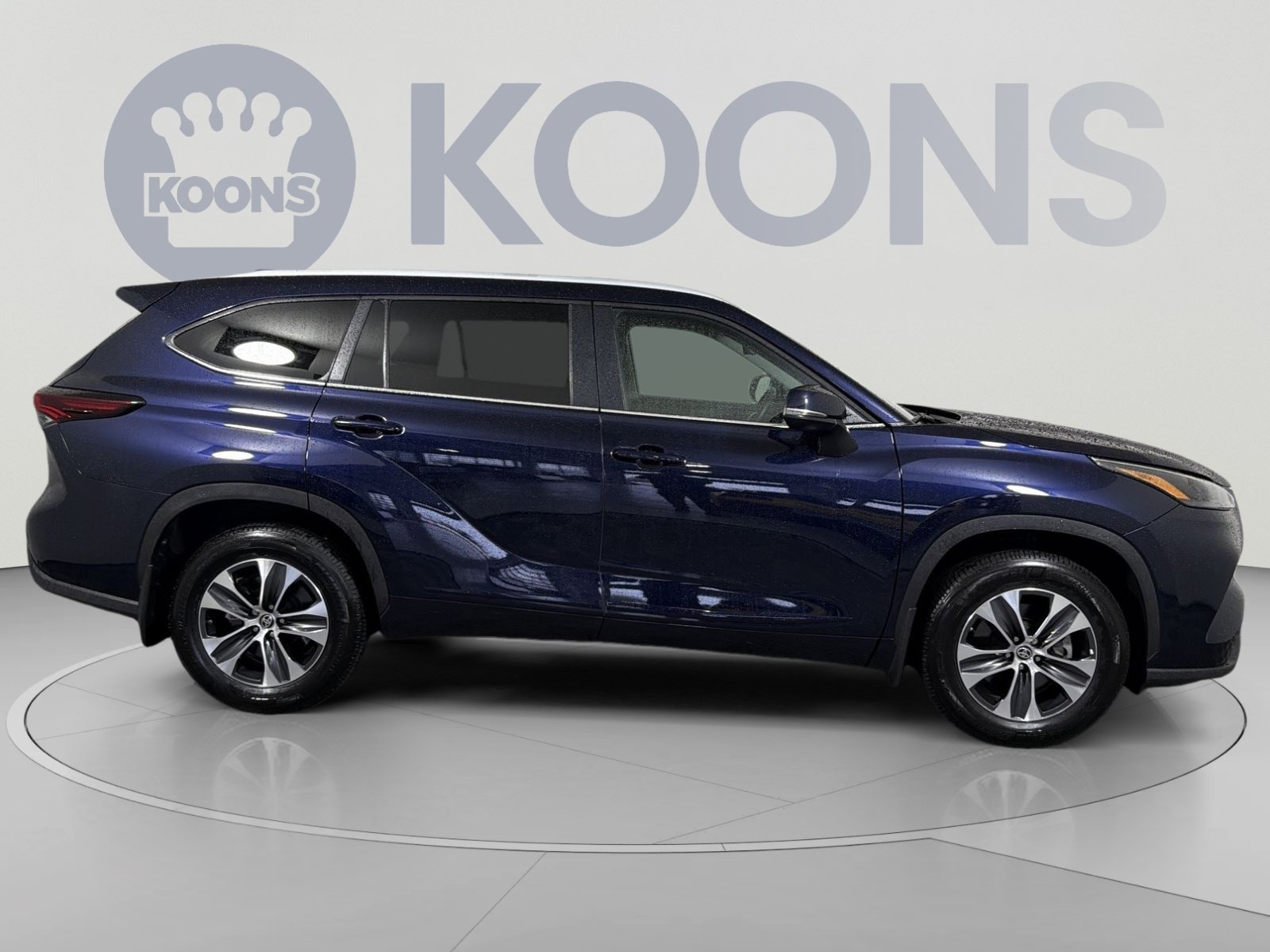 Used 2025 Toyota Highlander XLE AWD/4WD image 8