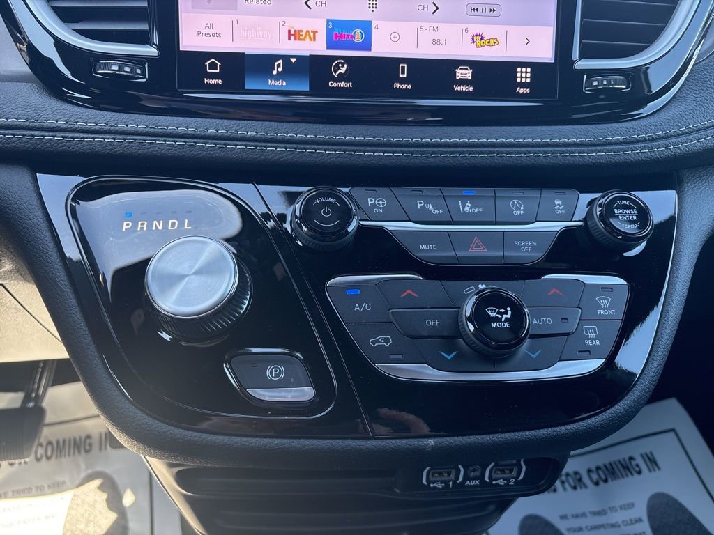 New 2025 Chrysler Pacifica Select image 27
