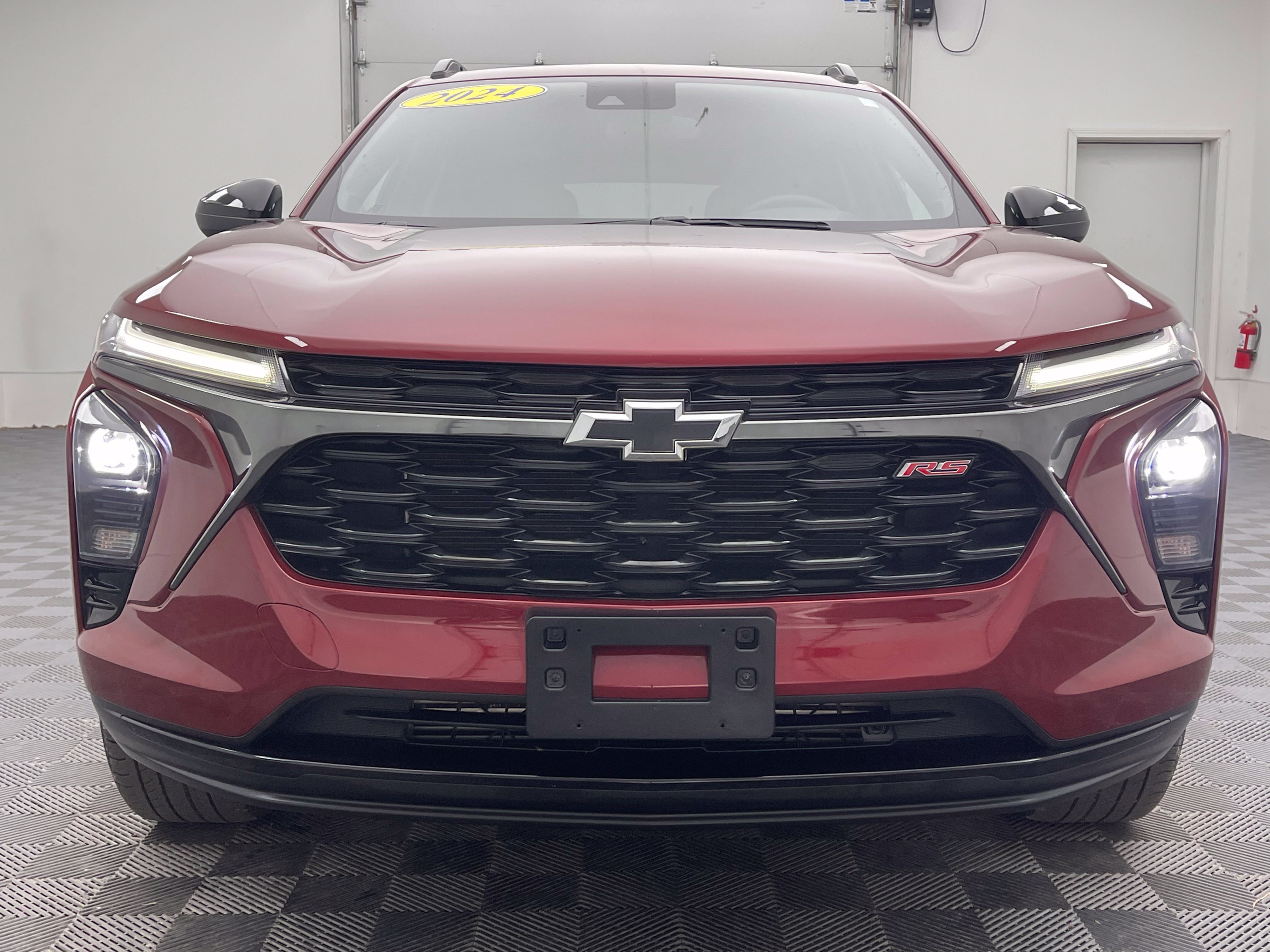 Used 2024 Chevrolet Trax RS w/ Sunroof Package FWD image 13