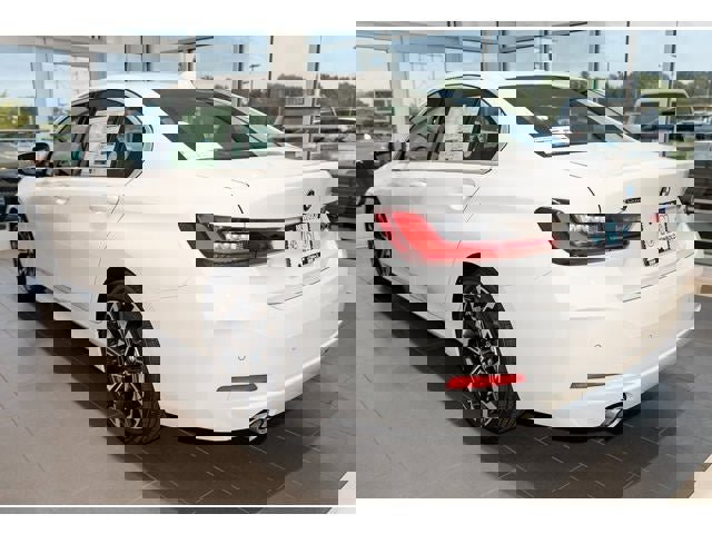New 2025 BMW 330i xDrive Sedan w/ Convenience Package image 4