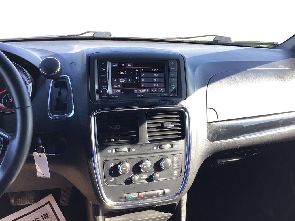 Used 2015 Dodge Grand Caravan SXT image 13