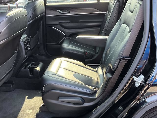 Used 2022 Jeep Grand Cherokee L Limited AWD/4WD image 16