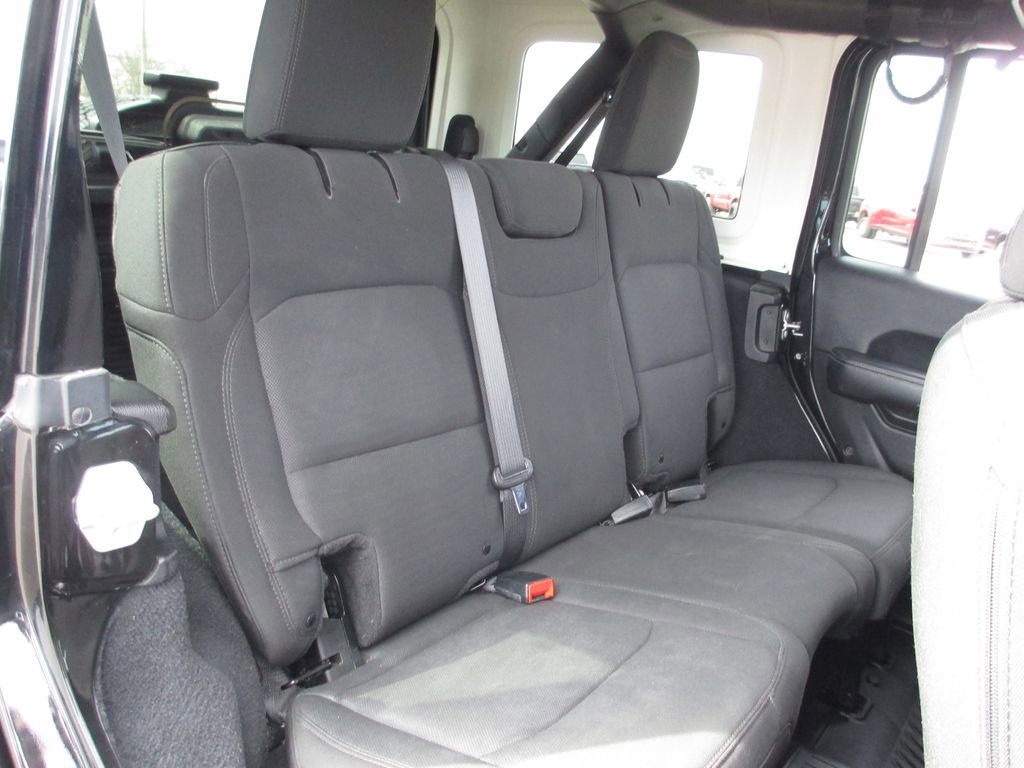 Used 2018 Jeep Wrangler Unlimited Sahara w/ Cold Weather Group image 20