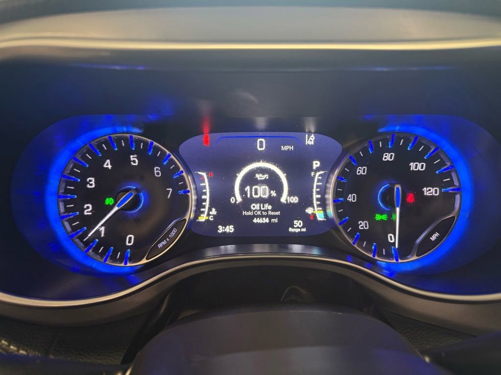 Used 2025 Chrysler Pacifica Limited image 28