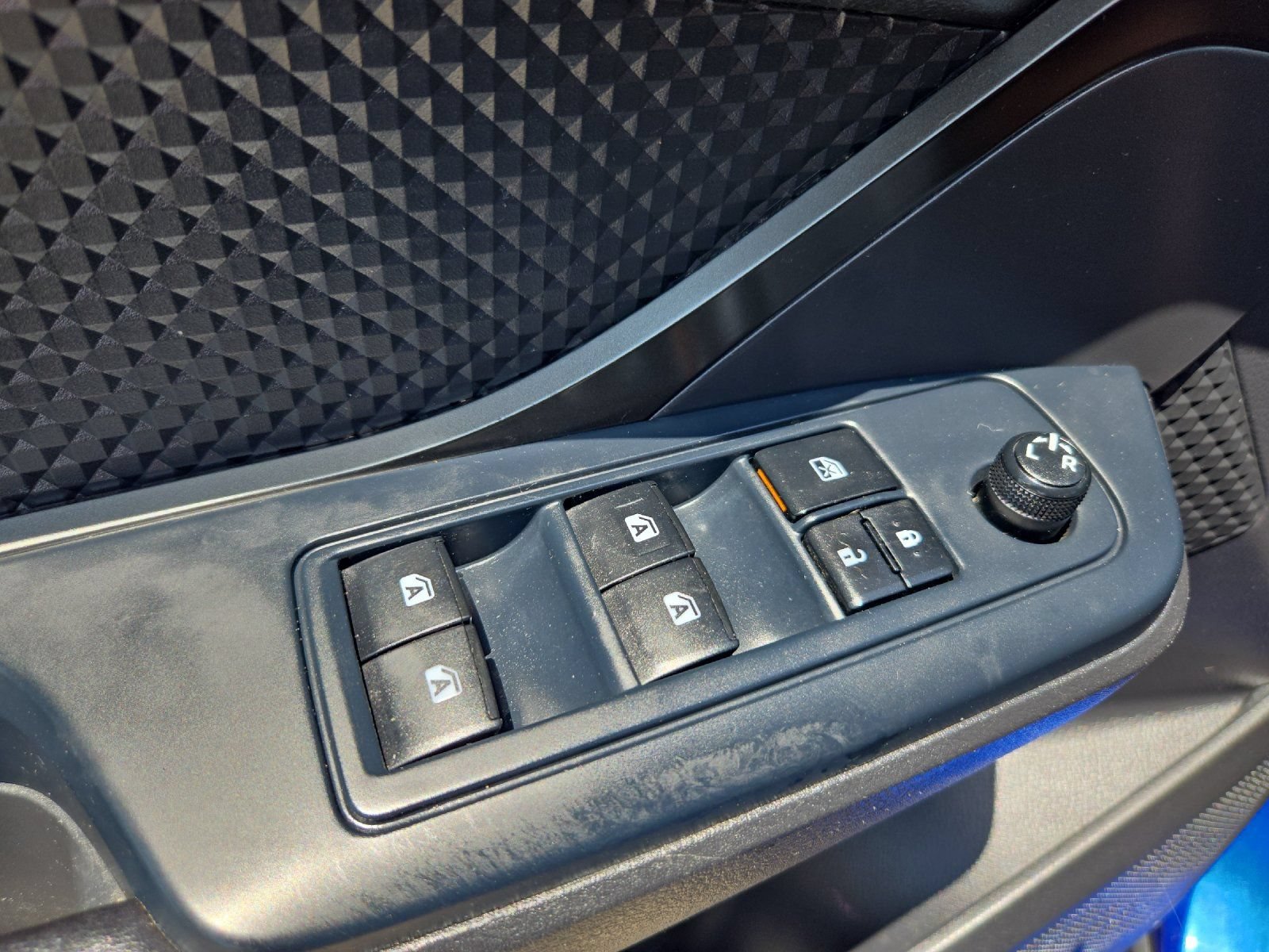 Used 2019 Toyota C-HR LE FWD image 26