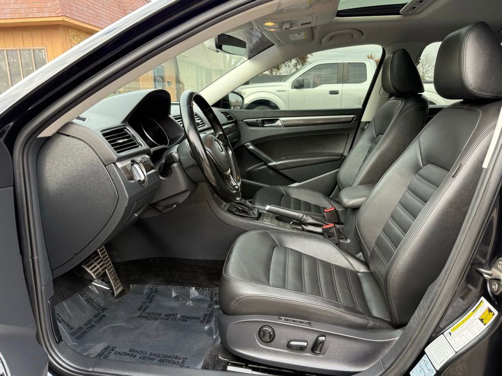 Used 2017 Volkswagen Passat 1.8T SEL Premium image 11