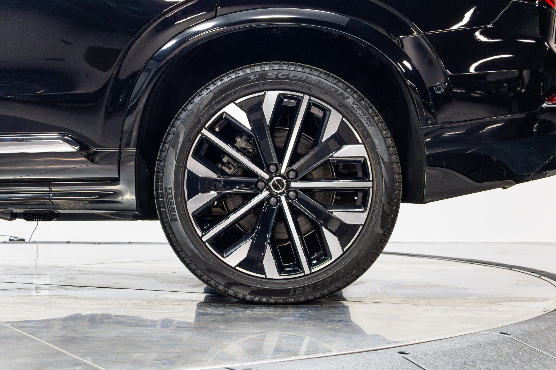 Used 2025 Volvo XC90 B6 Plus image 47