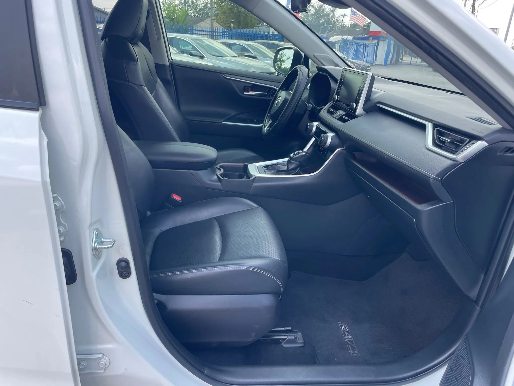 Used 2019 Toyota RAV4 Limited w/ Advanced Technology Package FWD image 14
