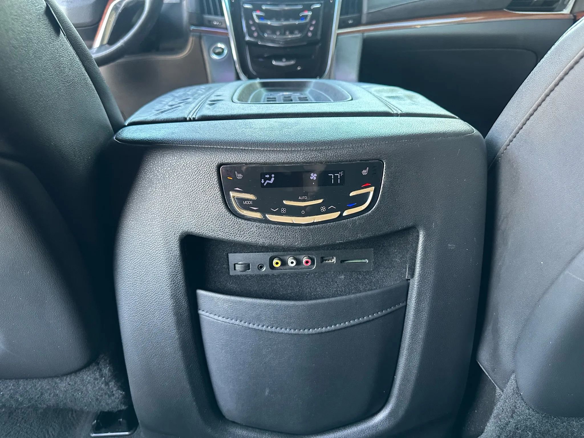 Used 2015 Cadillac Escalade Luxury AWD/4WD image 19