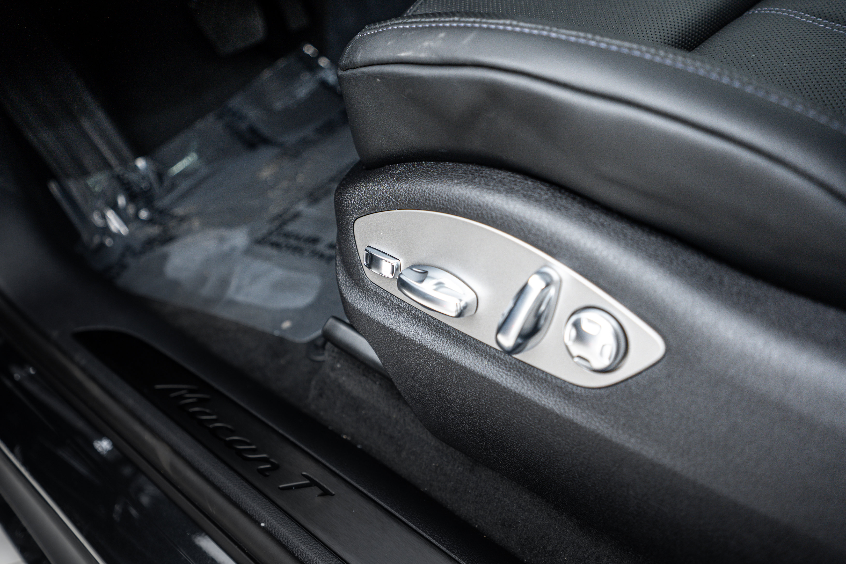 Certified 2026 Porsche Macan Turbo image 21