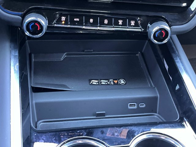 Certified 2025 Chevrolet Suburban LT w/ Comfort Package AWD/4WD image 31