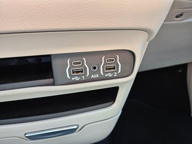 Used 2024 Chrysler Pacifica Touring-L FWD image 28