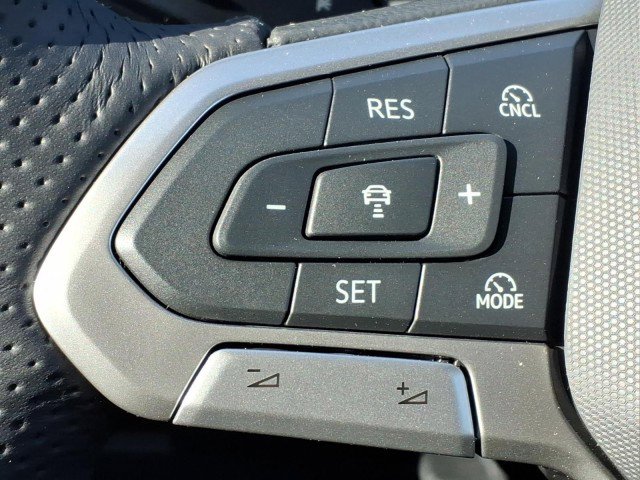 New 2026 Volkswagen Tiguan SE R-Line image 21