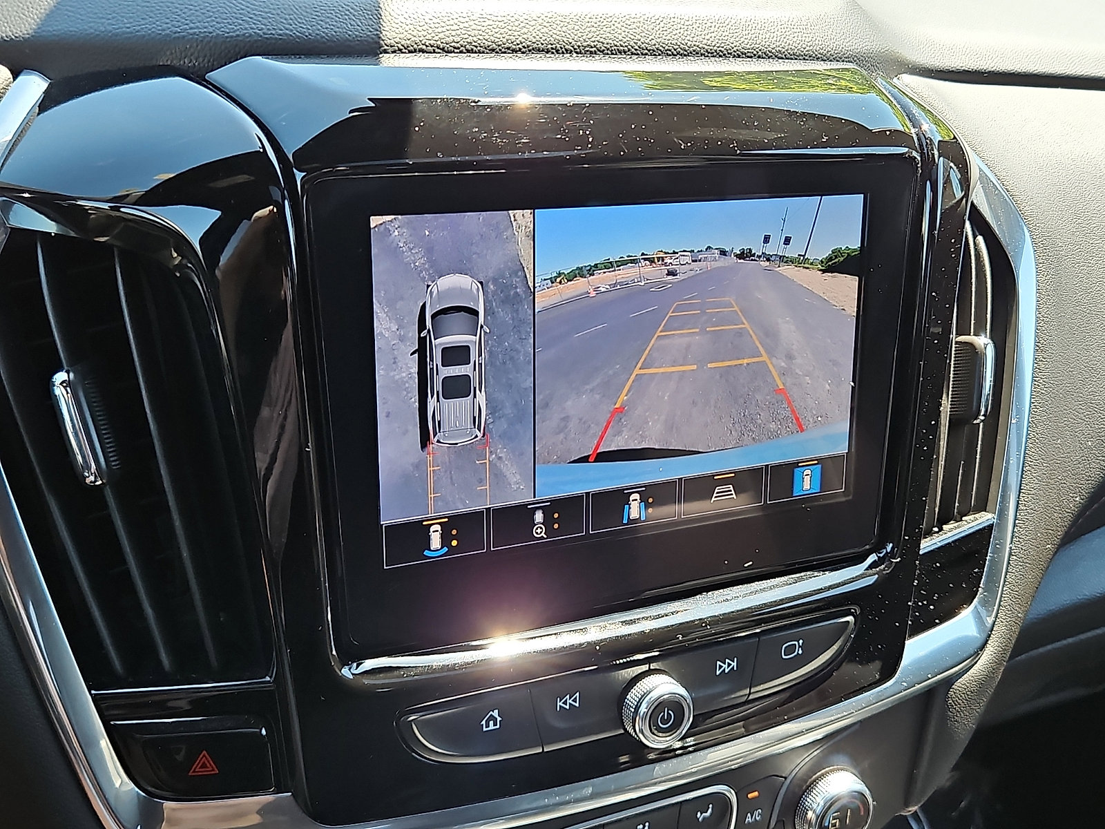 Used 2022 Chevrolet Traverse RS AWD/4WD image 19
