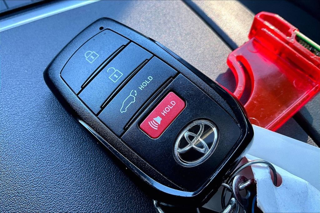 Used 2024 Toyota Highlander LE image 13