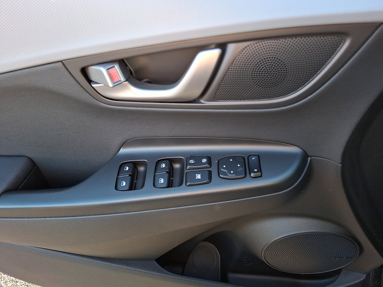 Certified 2021 Hyundai Kona Limited w/ Cargo Package AWD/4WD image 12