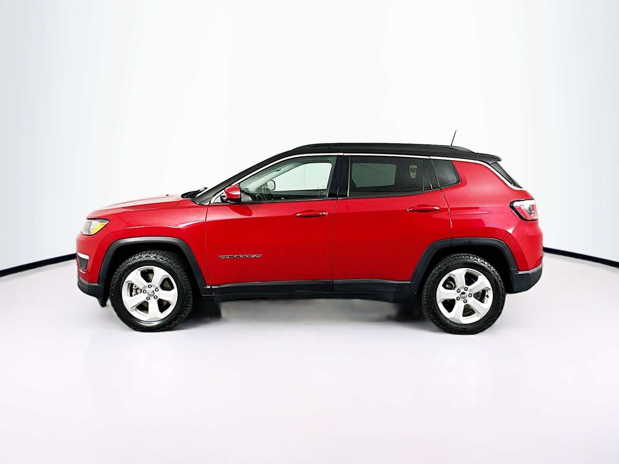 Used 2018 Jeep Compass Latitude w/ Popular Equipment Group FWD image 4